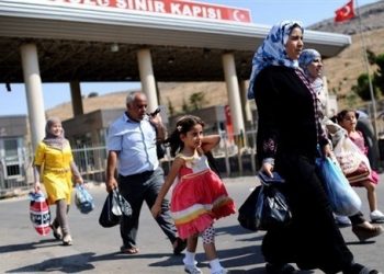 تركيا ترحل 7 سوريين بسبب “الموز”!