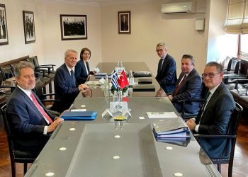 تركيا واليونان تجريان جولة جديدة من المحادثات لتسوية خلافاتهما