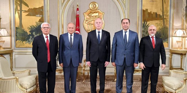 أبو الغيط يزور تونس ويدعم الرئيس قيس سعيد