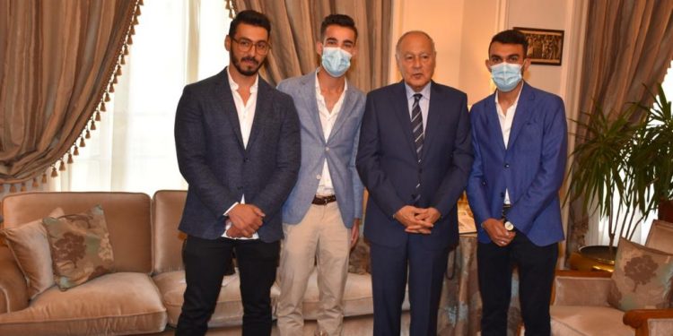 أبو الغيط يلتقي بطلا فيلم “كباتن الزعتري”