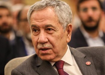 مستشار أردوغان المستقيل يكشف سبب تزايد شعبية “الشعب الجمهوري”