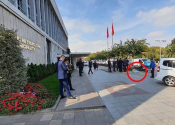 حقيبة أمام مقر عمل عمدة إسطنبول.. هل هي رسالة تهديد؟