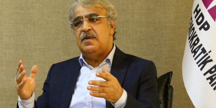 زعيم الحزب الكردي: الأزمة الكردية متشابكة مع الديمقراطية في تركيا