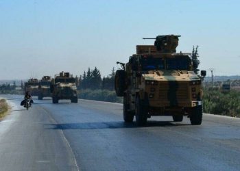 بلومبيرج: تركيا تسرع وتيرة نقل تعزيزاتها العسكرية إلى سوريا