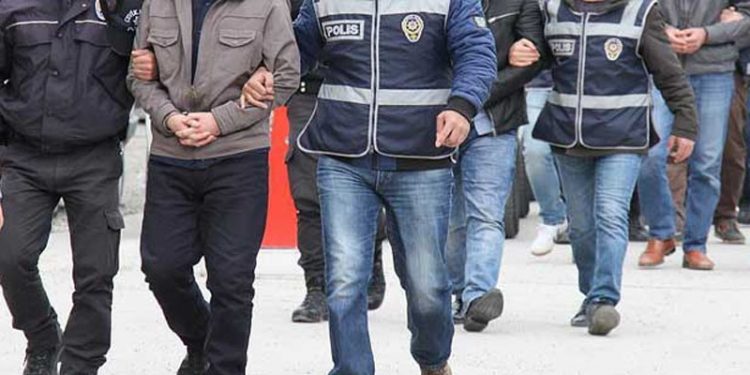 تركيا.. اعتقال 63 في حملة أمنية تستهدف العسكريين