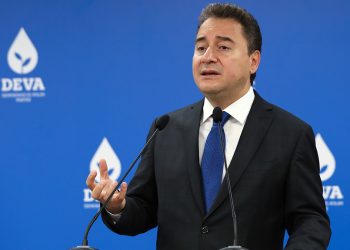 باباجان: أطباء تركيا يفرون للخارج