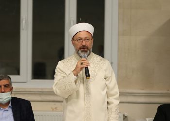 رغم إنفاق المليارات.. أرباش يقر بفشل مشروع أردوغان لبناء جيل متدين