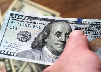 رقم قياسي جديد.. الدولار تجاوز 10 ليرات