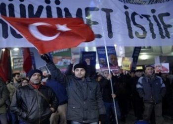 مظاهرات غاضبة في إسطنبول احتجاجًا على انخفاض قيمة الليرة التركية