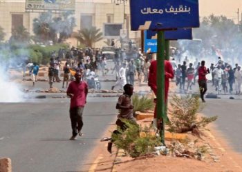 تفريق المتظاهرين في الخرطوم بالغاز