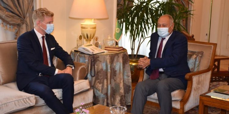 أبو الغيط يناقش مع المبعوث الأممي لليمن الوضع في مأرب