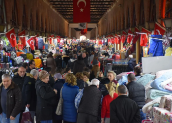 تراجع الليرة يجذب مواطني بلغاريا واليونان للتسوق في تركيا