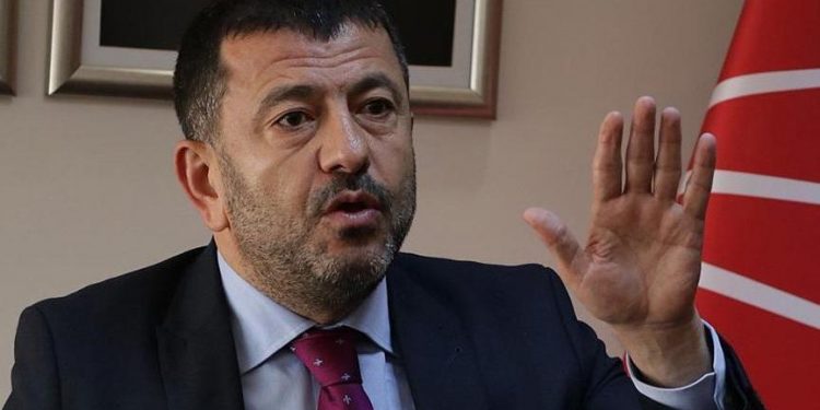 برلماني يسخر من أردوغان: حولت الليرة إلى طوابع بريد!