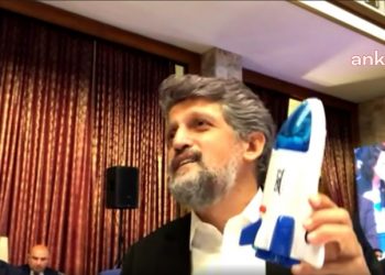 برلماني تركي يسخر من الموازنة المخصصة لوكالة الفضاء