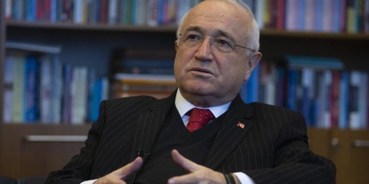 مستشار أردوغان يقترح إلغاء شرط 50+1 لتسهيل فوزه بالرئاسة