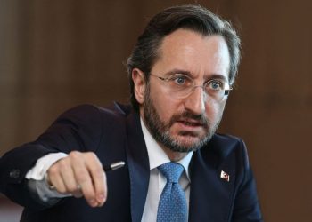 هل يعاني مسؤول الإعلام في الرئاسة التركية من السرطان؟