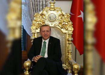لوموند: أردوغان سلطان جديد متعطش للسلطة