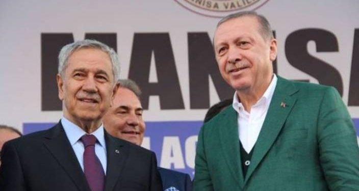 مستشار أردوغان المستقيل يستهدفه من جديد