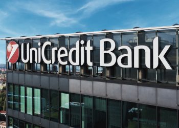 أكبر البنوك الإيطالية يبيع أسهمه في تركيا