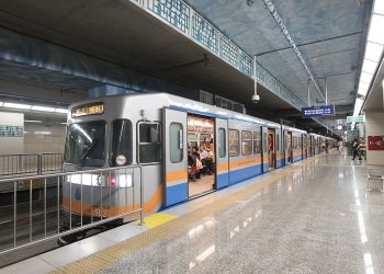 تداول فيديو لفتاة تركية وهي تقفز تحت المترو محاولة الانتحار