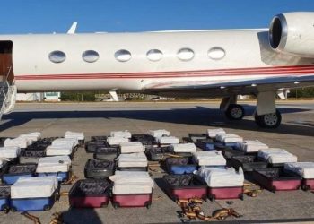 مداهمة شركة طيران خاصة بعد ضبط كوكايين بإحدى رحلاتها