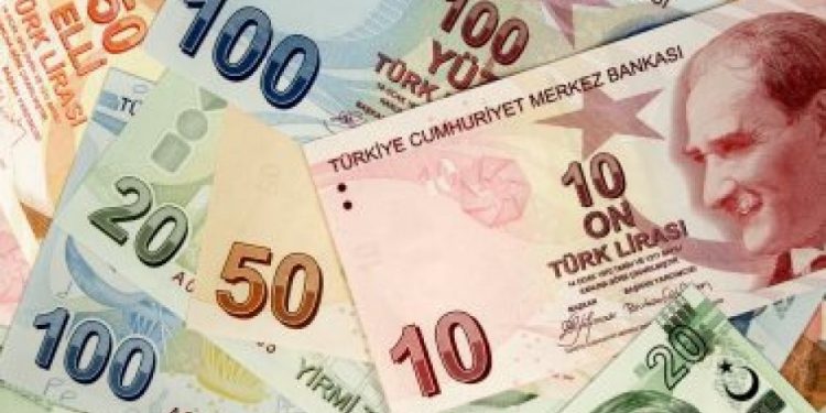 بعد أن فقدت الليرة التركية 100% من قيمتها.. أردوغان يزيد الحد الأدنى للأجور بنسبة 50 %