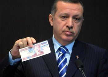لماذا انخفضت الليرة في تركيا.. ماذا فعل أردوغان؟