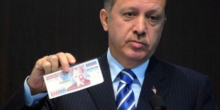 لماذا انخفضت الليرة في تركيا.. ماذا فعل أردوغان؟