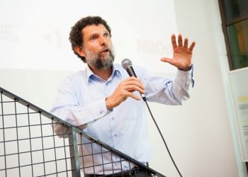 القضاء التركي يحكم بمواصلة سجن رجل الأعمال المعارض “كافالا”