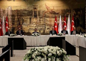 هل طالبت حكومة أردوغان رجال الأعمال بتحويل دولاراتهم إلى ليرة؟