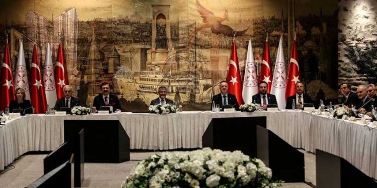 وزير المالية التركي يطمئن المستثمرين بعدم وجود هجمات خارجية!