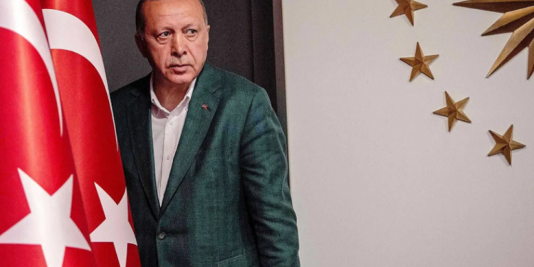 كاتب: أردوغان يبحث عدة خيارات بجانب “حالة الطوارئ الاقتصادية”