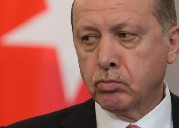 ستيف هانكي: أردوغان قبطان سفينة تغرق