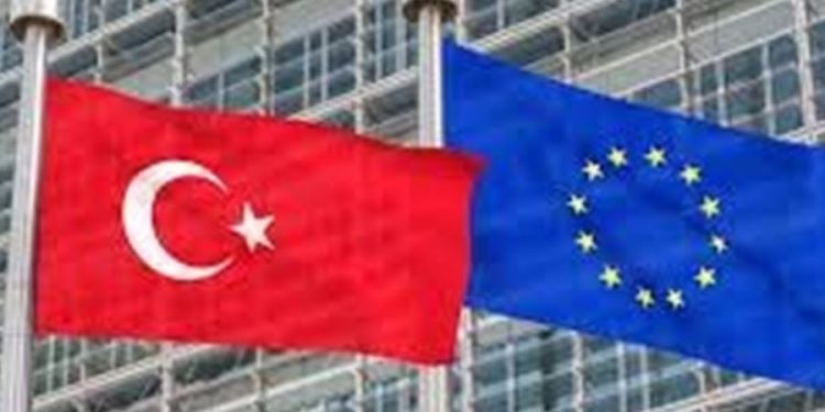 الاتحاد الأوروبي يمنح تركيا 325 مليون يورو لدعم اللاجئين