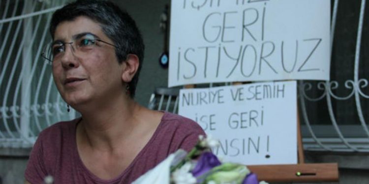 تركيا.. وقف معاش معلمة مفصولة تعسفيًا وتغرِّيمها