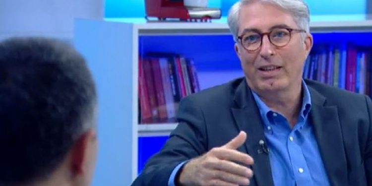 صحفي تركي: أردوغان يقدم تنازلات بالسياسة الخارجية لإنقاذ الاقتصاد