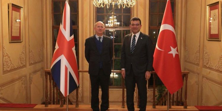 سفير بريطانيا لدى تركيا يزور عمدة إسطنبول
