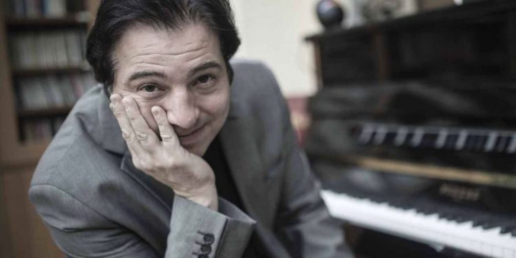 عازف بيانو شهير: إمام أوغلو سيصبح رئيس تركيا