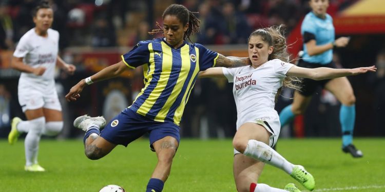 فريق سيدات فنربخشه يسحقن جالطة سراي بسباعية نظيفة!