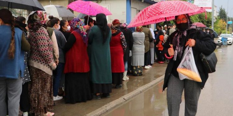 تركيا.. زيادة كبيرة في مبيعات الخبز المدعوم