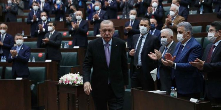 كاتب تركي: تيارات داخل حزب أردوغان تستعد لما بعد رحيله