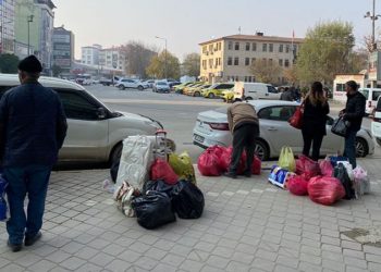 الأذريون هرعوا للتسوق في تركيا بعد تراجع الليرة