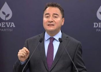 باباجان يحذر أردوغان: تركيا تنهار بسبب أطروحتك غير الواقعية