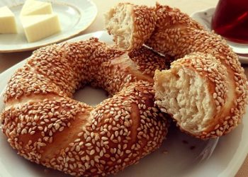 بسبب الغلاء.. بيع “نصف سميت” في مدارس غازي عنتاب!