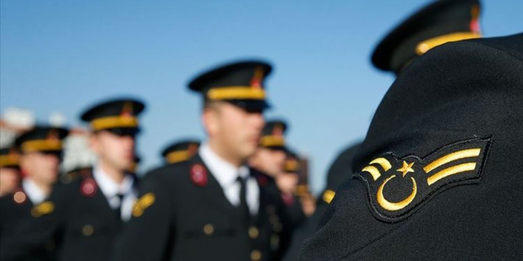 فصل 24 ألفًا و256 عسكريا من الجيش التركي