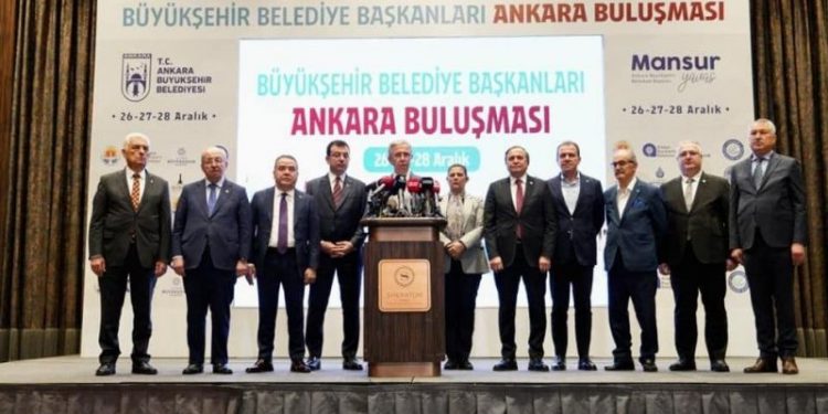 تركيا: رؤساء البلديات المعارضة يتضامنون مع إمام أوغلو