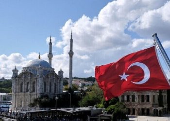 تركيا تتهم قبرص اليونانية بانتهاك جرفها البحري