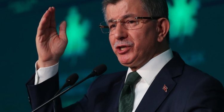 داود أوغلو: أردوغان يريد أن ينزل الشعب إلى الشوارع!