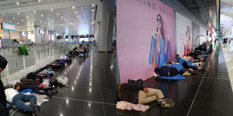 روسيا تفتح تحقيقًا بشأن السائحين الروس العالقين في مطار إسطنبول