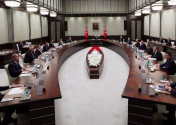 أنباء عن قرار من أردوغان بإقالة أربعة وزراء آخرين!